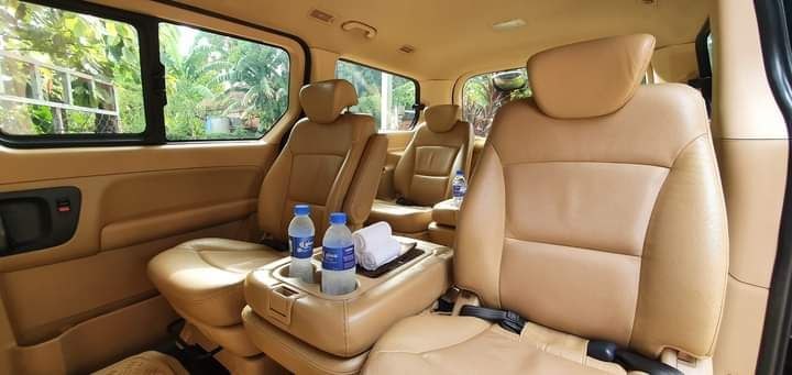 Dentro de Minivan de GDA