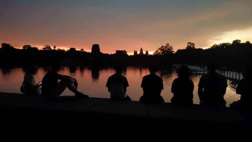 guías de Angkor - equipo de guías locales en español en templo Angkor Wat