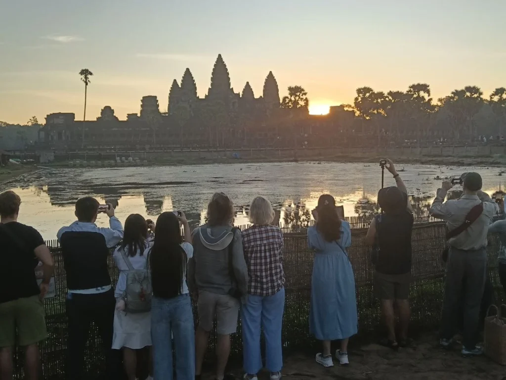 guías de Angkor - equipo de guías locales en español en templo Angkor Wat