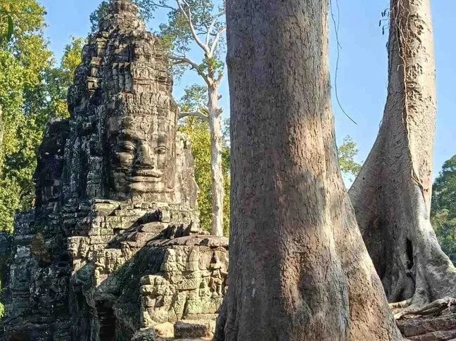 guías de Angkor - tour privado en español por templo Bayon con guía local