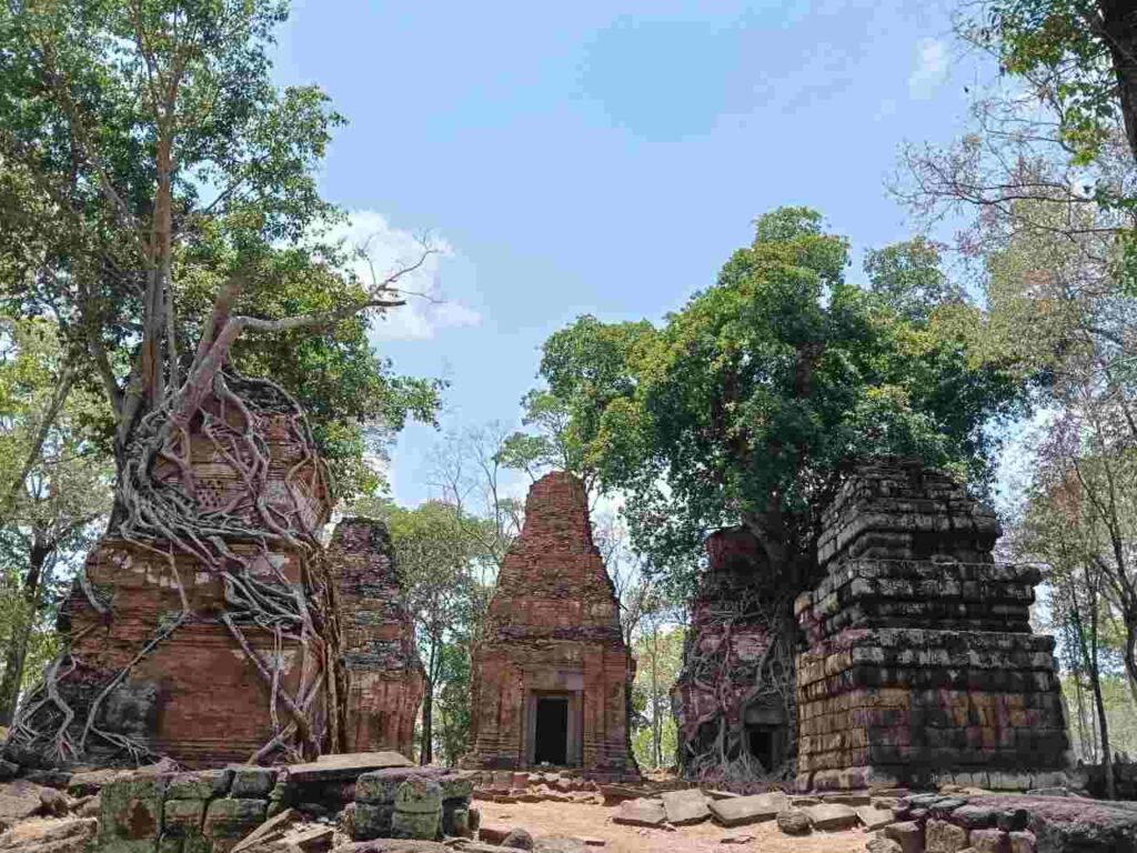 tour angkor 4 dias con guia español en templo Prasat Pram