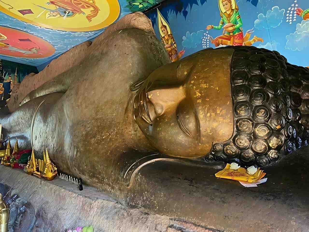 Tour Phnom Kulen & Beng Mealea buddha sdraiato monte koulen.jpg
