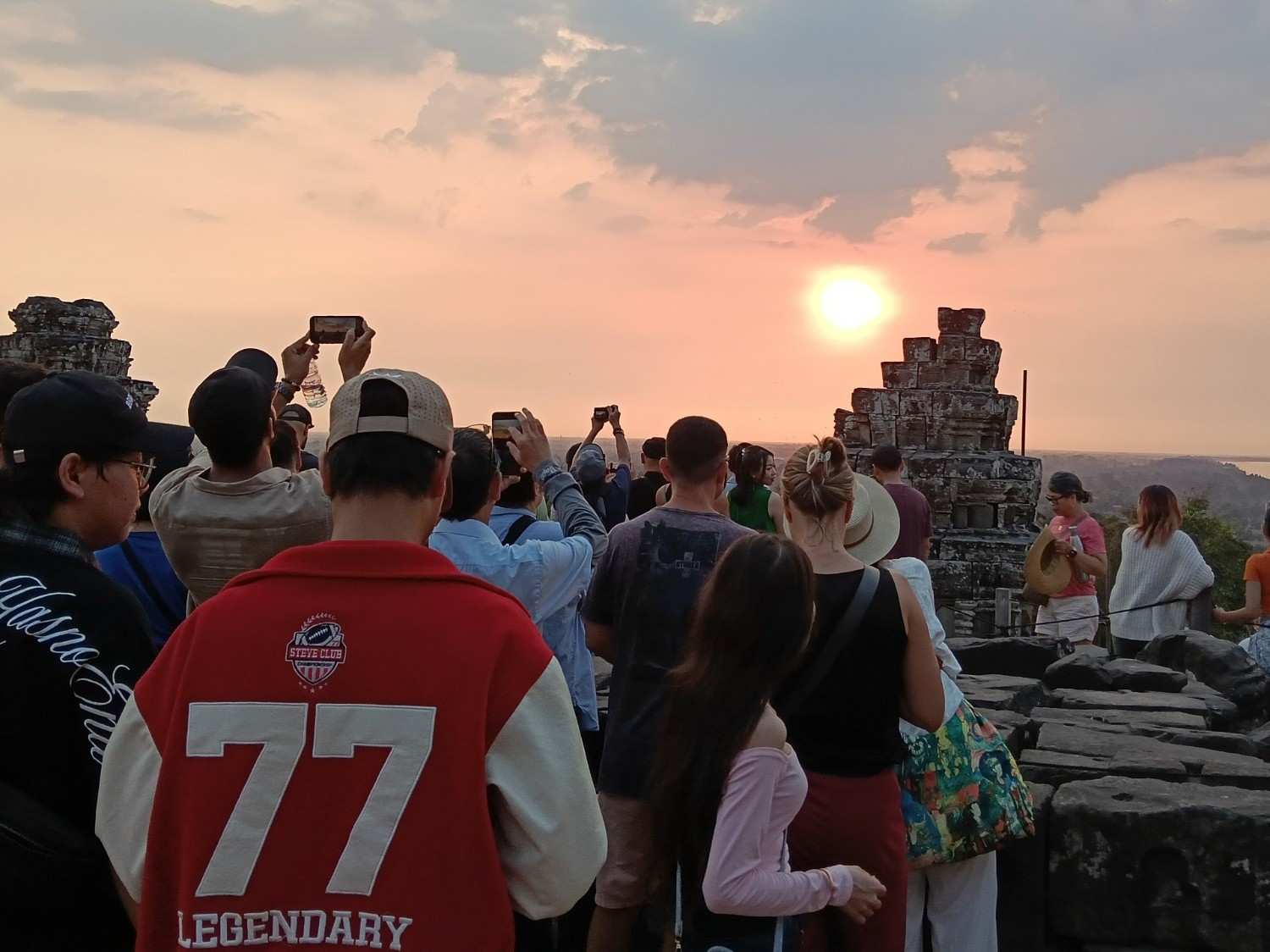 Tour 3 Días Angkor phnom bakheng al atardecer | tours privados en Camboya, guía en español Angkor Wat, visado Camboya españoles, angkor tou