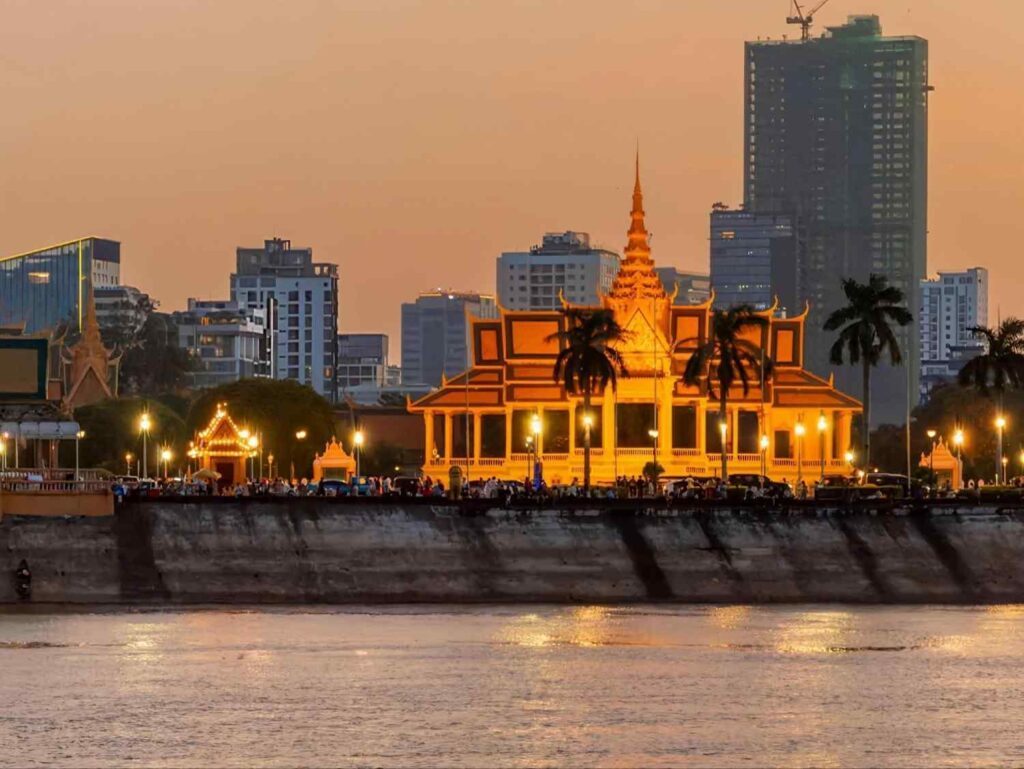 Tour privado de 8 días por Camboya con guía en español: templos de Angkor, Koh Ker y Phnom Penh