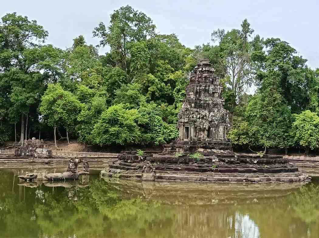 Neak Pean templo insular tour 6 días Camboya